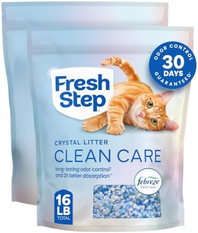 Close-up detail of the lightweight low-dust crystal cat litter texture